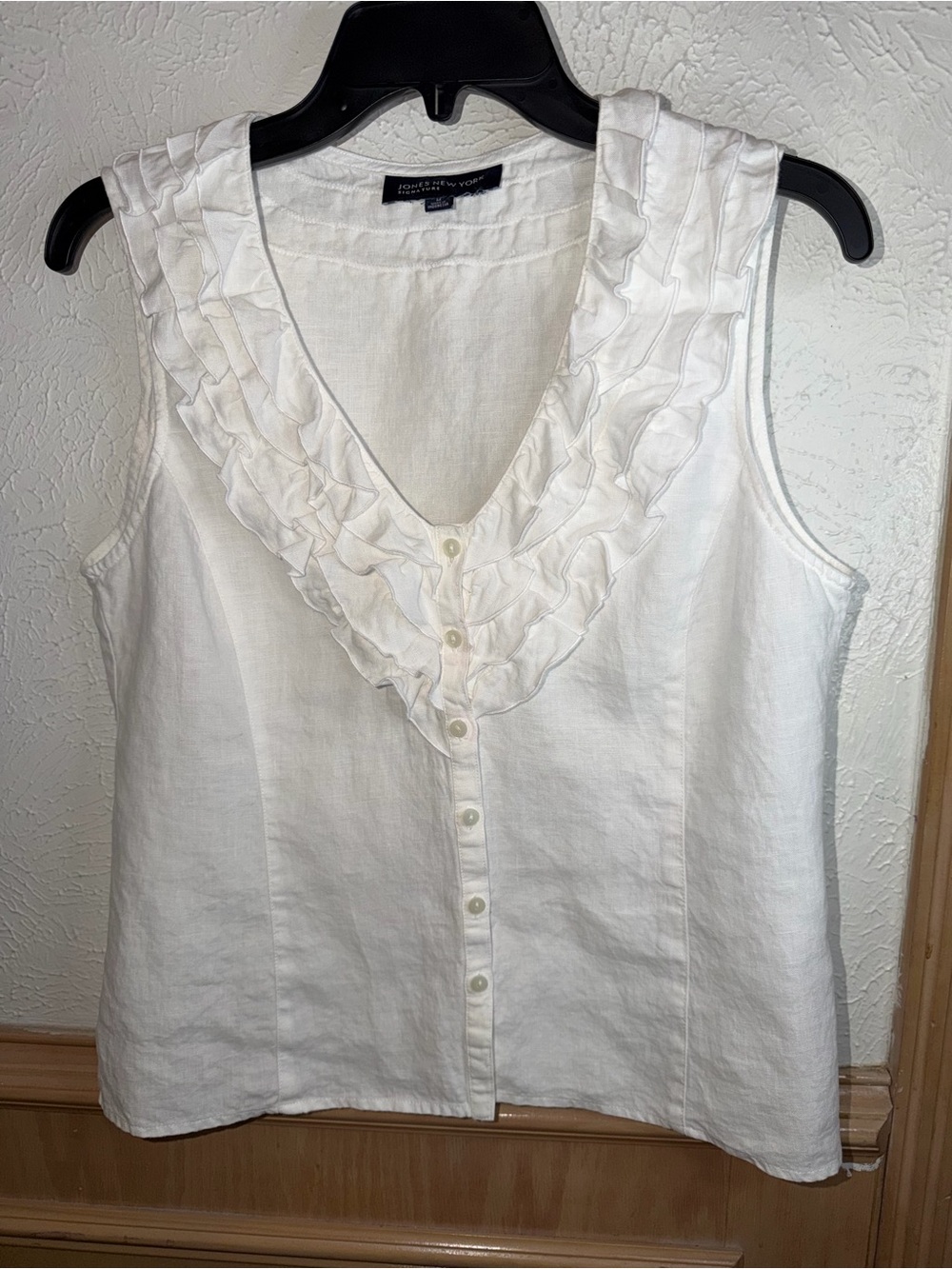 Jones New York White Ruffled V-Neck Sleeveless Top